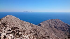 Cerdded yn Santorini yng Nhwlad Groeg. Two outstanding walks in the exceptional island of Santorini! (Welsh & English description)